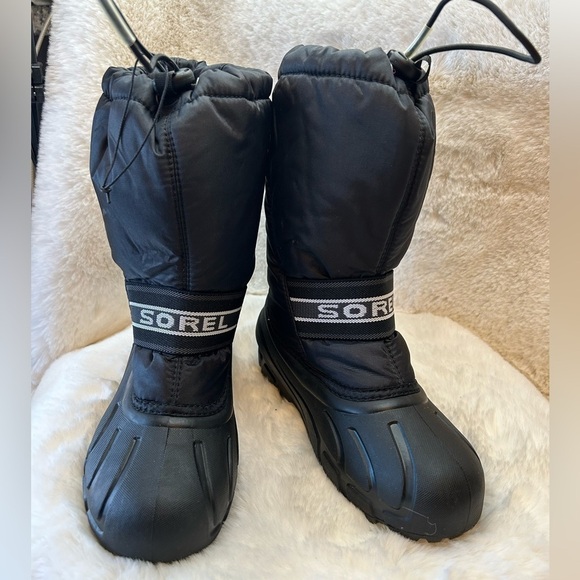 Sorel Chariot black insulated mid calf weather proof snow boots Sz-youth 4. D - Picture 2 of 14
